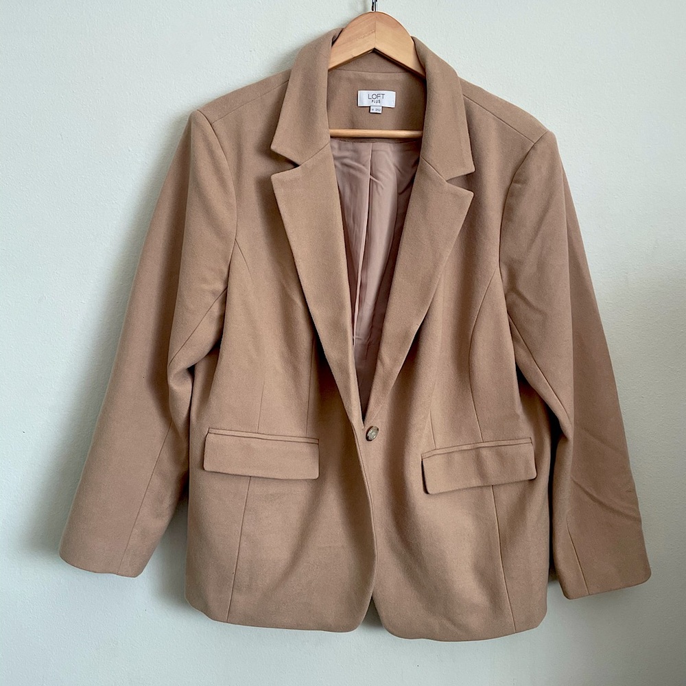 LOFT PLUS BLAZER- NUDE SIZE 18
